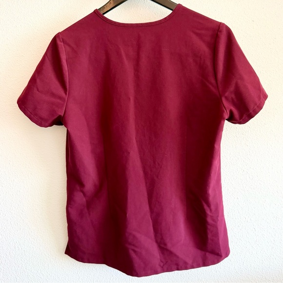 FIGS Technical Collection Catarina One-Pocket Scrub Top Burgundy PO 3096 Women S - Picture 2 of 7